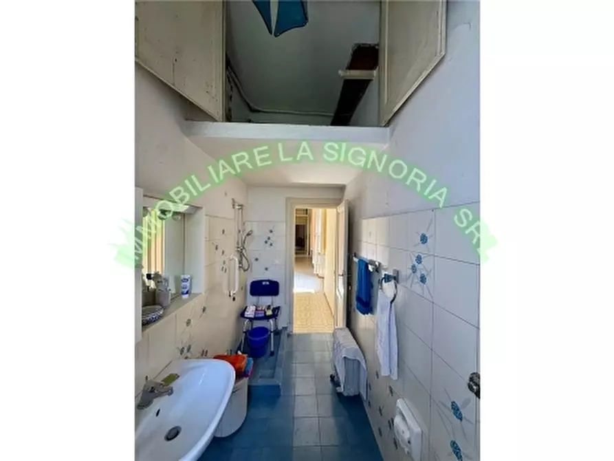 Immagine 24 di Appartamento in vendita  a Firenze
