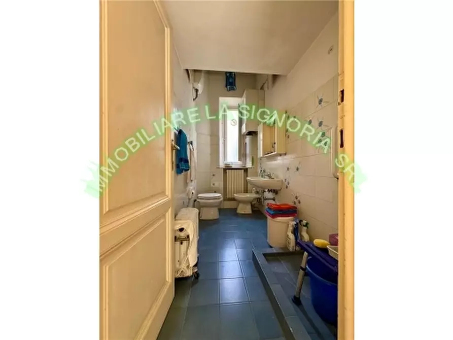 Immagine 25 di Appartamento in vendita  a Firenze