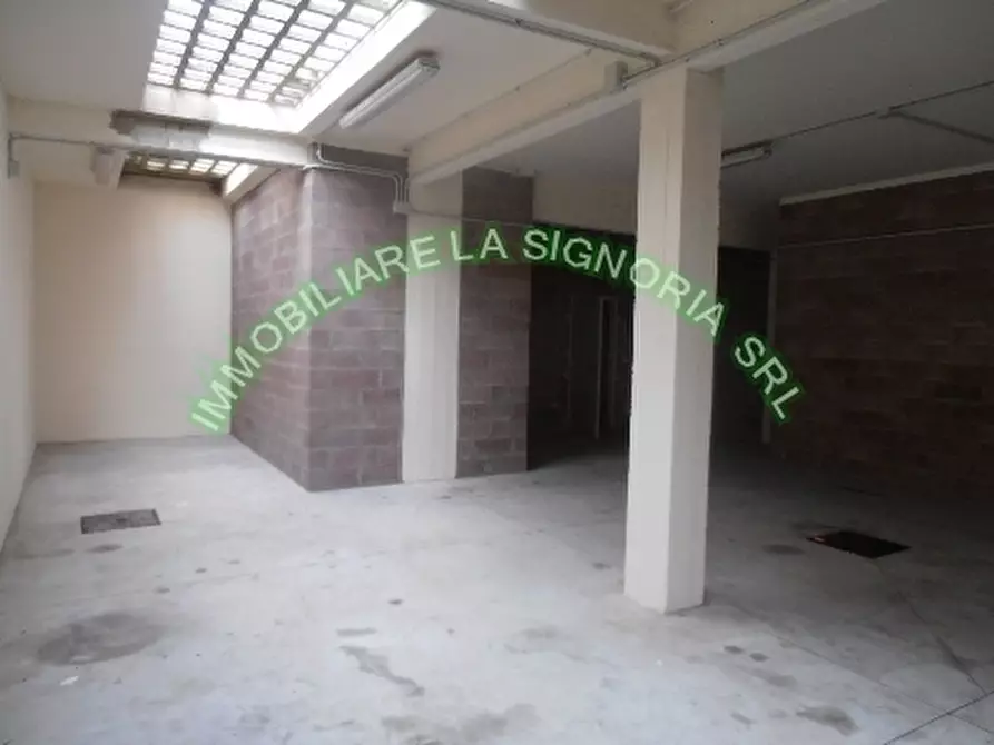 Immagine 2 di Negozio in affitto  a Firenze