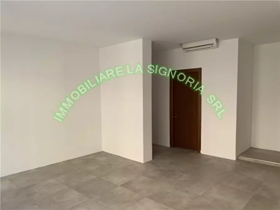 Immagine 1 di Negozio in affitto  a Firenze