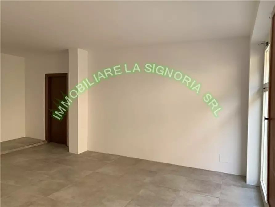 Immagine 2 di Negozio in affitto  a Firenze