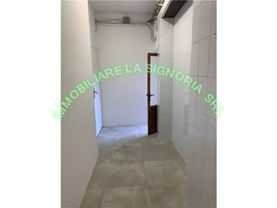 Immagine 4 di Negozio in affitto  a Firenze