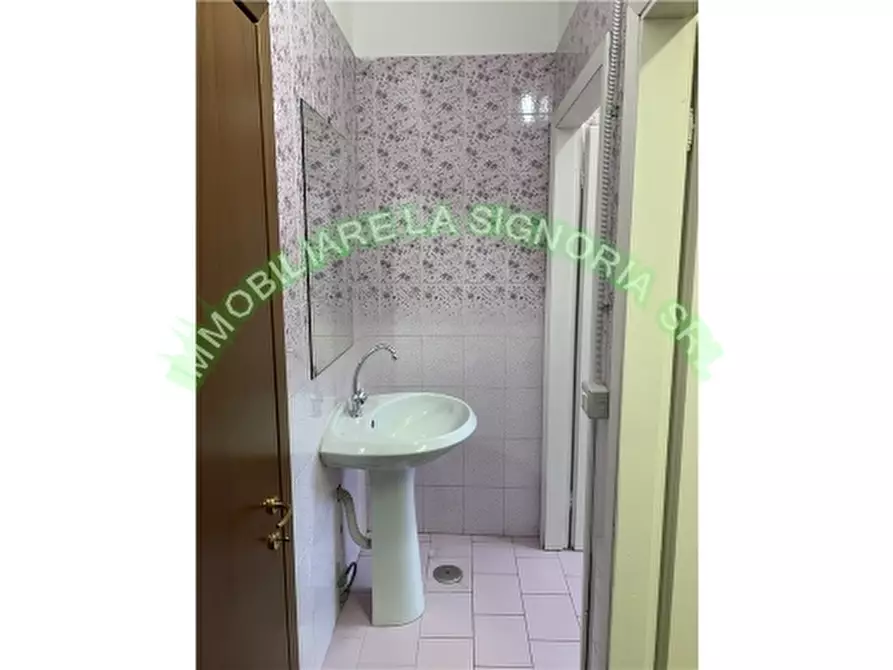 Immagine 7 di Negozio in affitto  a Firenze