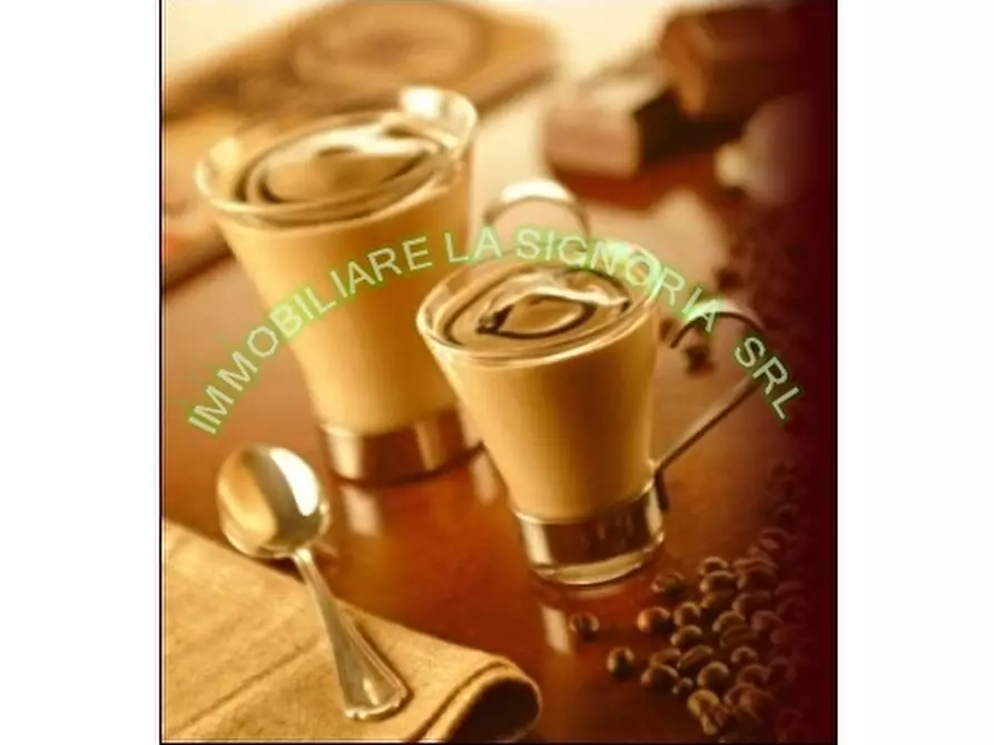 Immagine 3 di Negozio in vendita  a Firenze