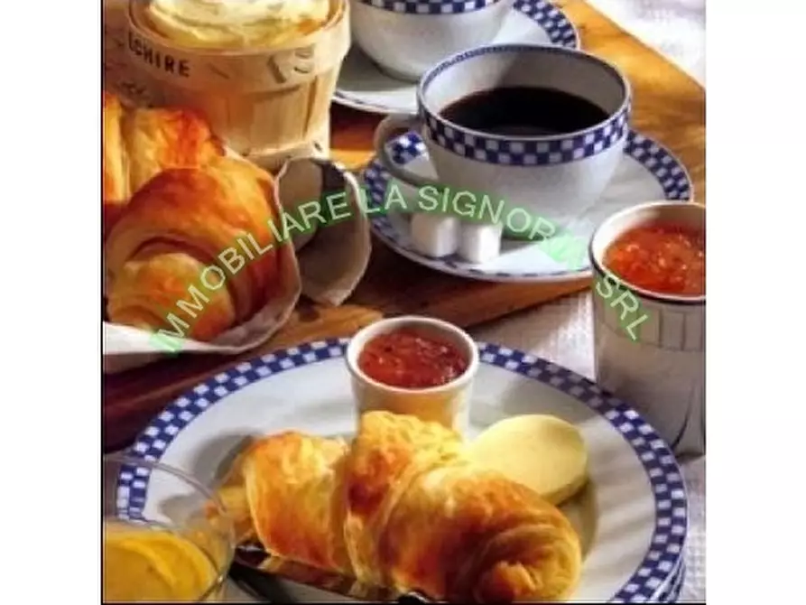 Immagine 4 di Negozio in vendita  a Firenze