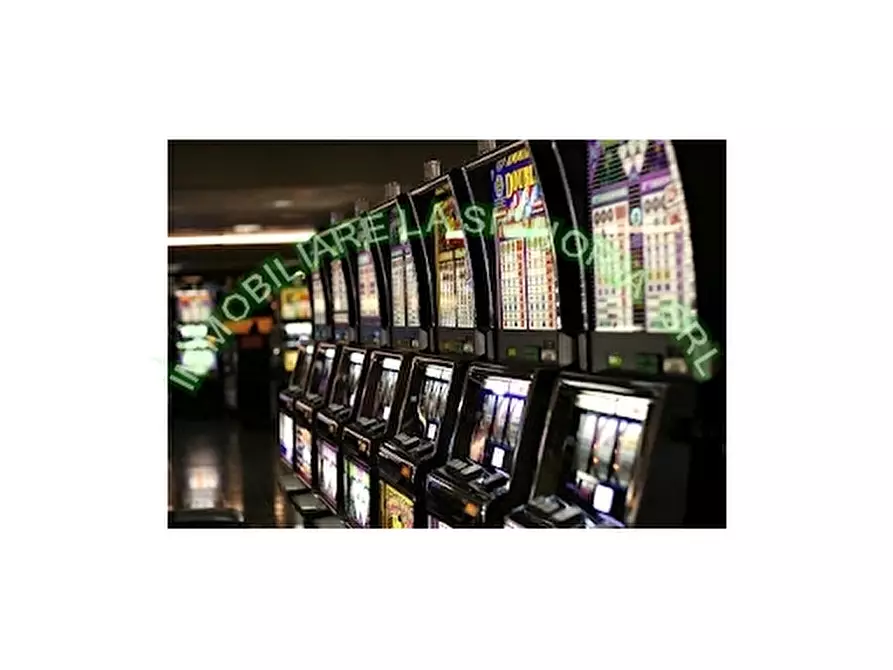 Immagine 5 di Negozio in vendita  a Firenze