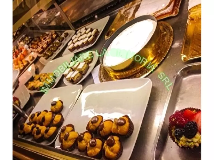 Immagine 2 di Negozio in vendita  a Firenze