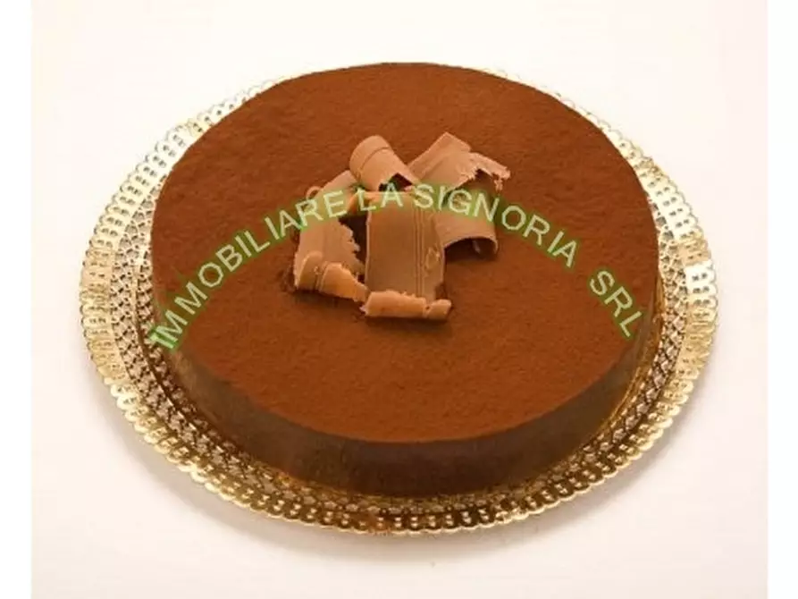 Immagine 8 di Negozio in vendita  a Firenze