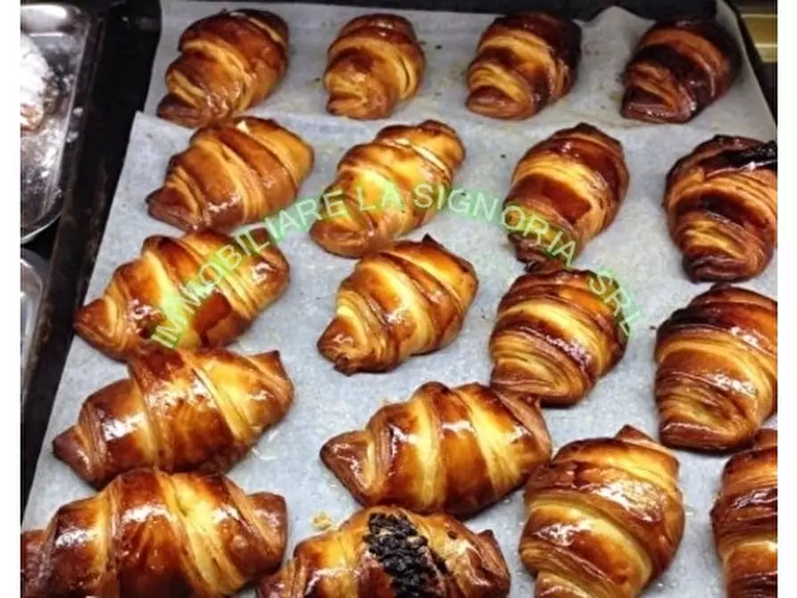 Immagine 10 di Negozio in vendita  a Firenze