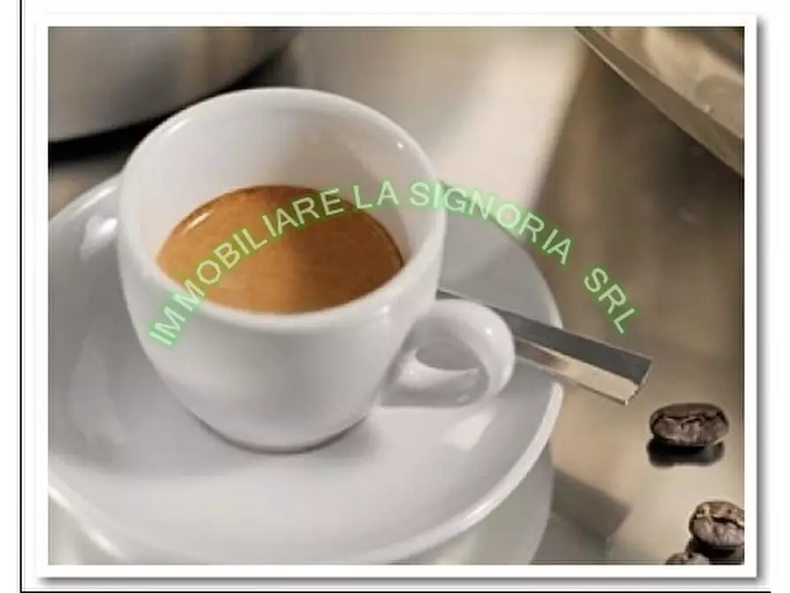 Immagine 13 di Negozio in vendita  a Firenze