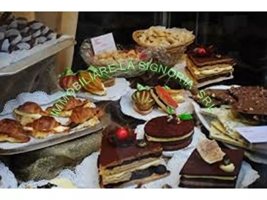 Immagine 6 di Negozio in vendita  a Firenze