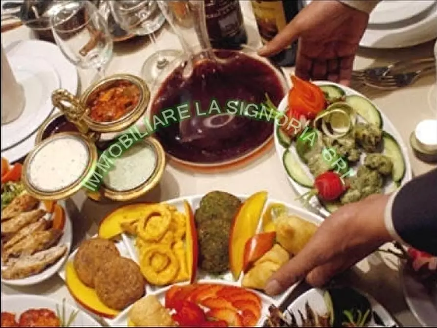 Immagine 10 di Negozio in vendita  a Firenze