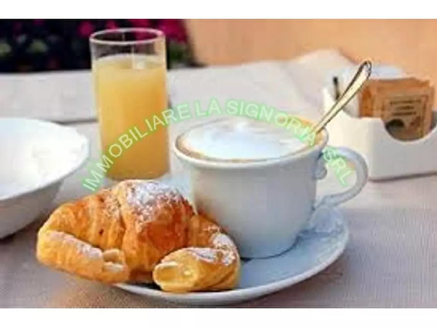 Immagine 11 di Negozio in vendita  a Firenze