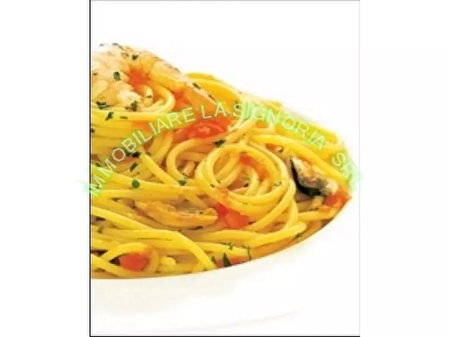 Immagine 15 di Negozio in vendita  a Firenze