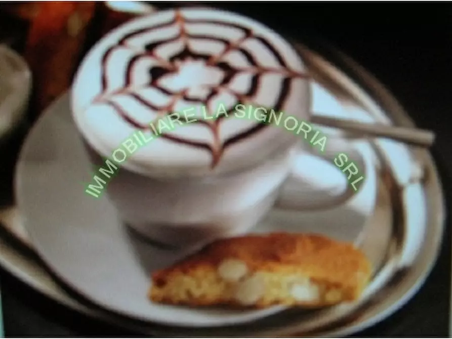 Immagine 20 di Negozio in vendita  a Firenze