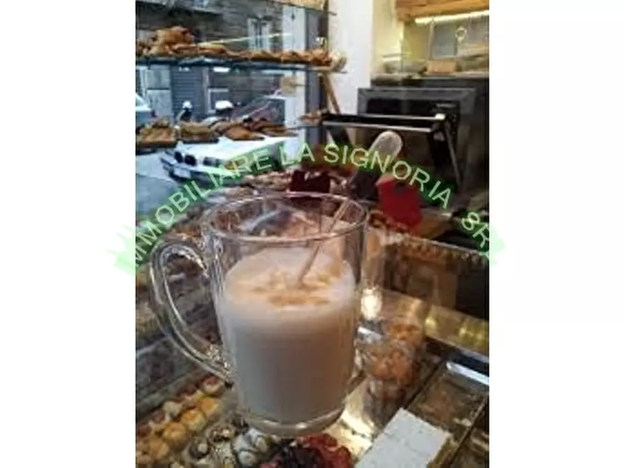 Immagine 2 di Negozio in vendita  a Firenze