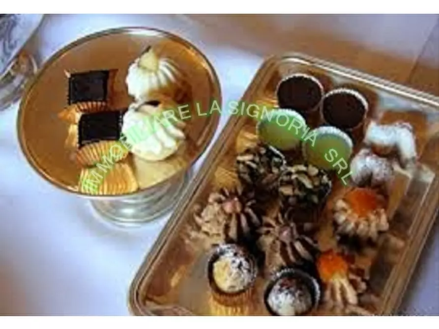 Immagine 5 di Negozio in vendita  a Firenze