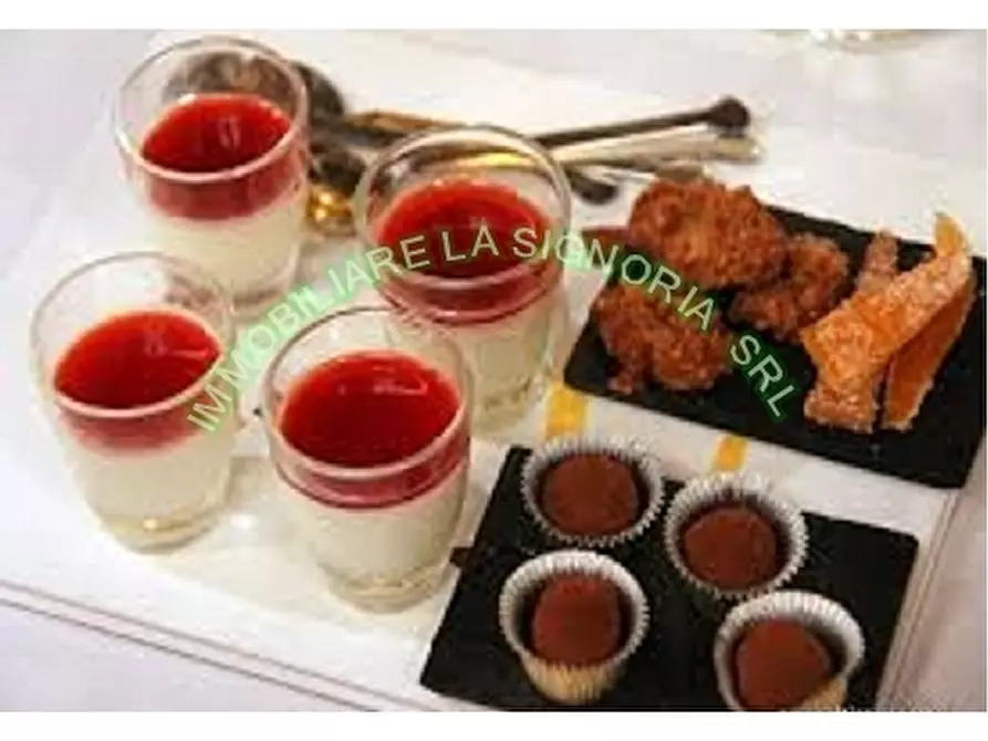 Immagine 6 di Negozio in vendita  a Firenze