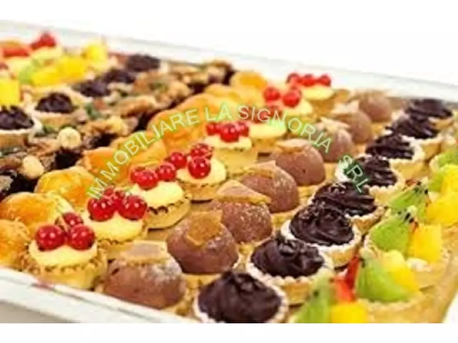 Immagine 7 di Negozio in vendita  a Firenze