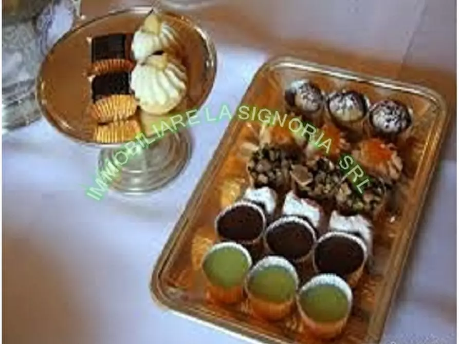 Immagine 8 di Negozio in vendita  a Firenze