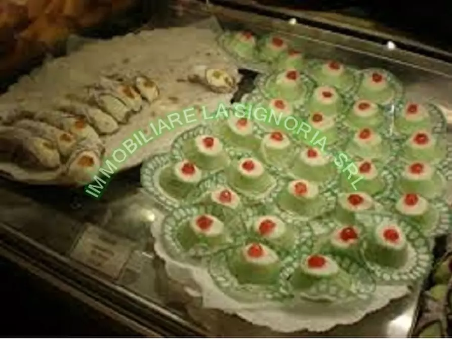 Immagine 9 di Negozio in vendita  a Firenze