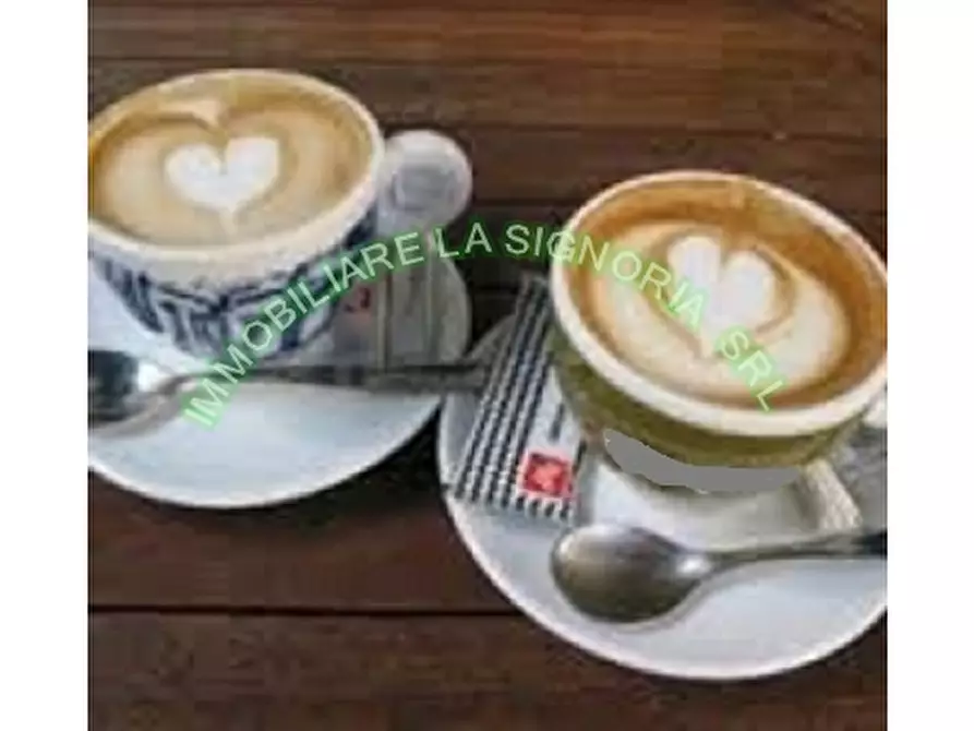 Immagine 12 di Negozio in vendita  a Firenze