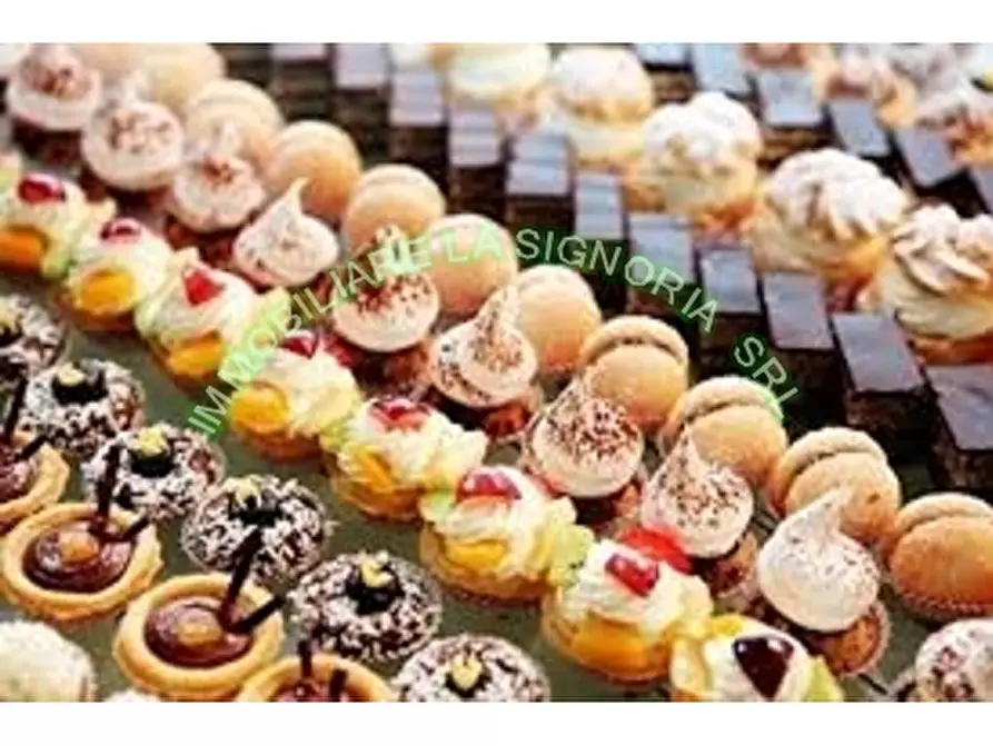 Immagine 13 di Negozio in vendita  a Firenze