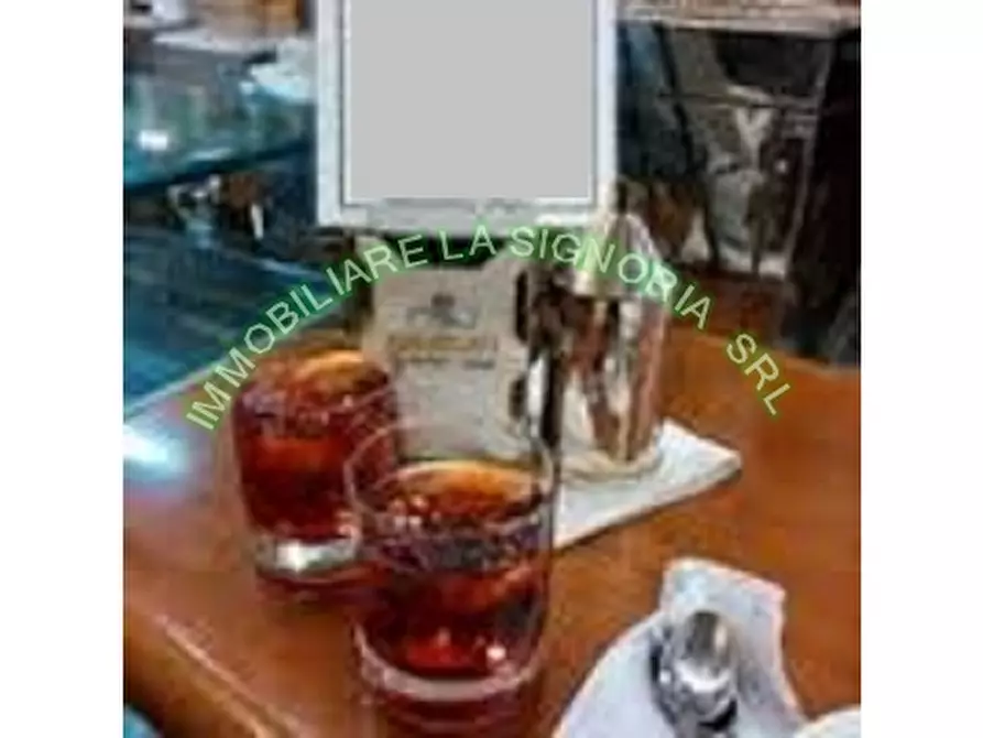 Immagine 17 di Negozio in vendita  a Firenze