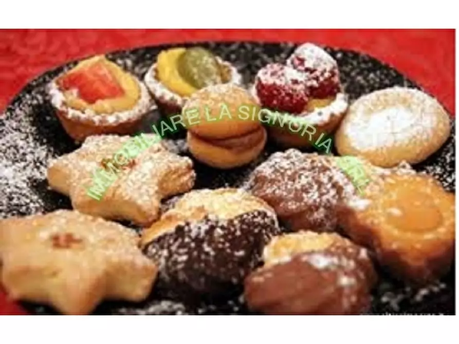 Immagine 19 di Negozio in vendita  a Firenze