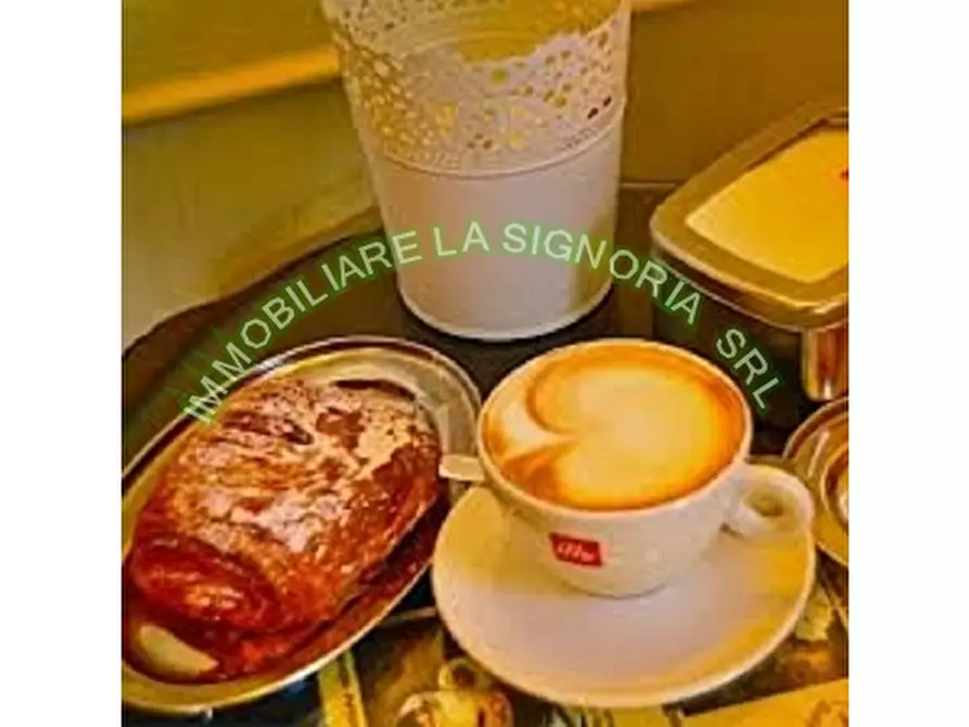 Immagine 20 di Negozio in vendita  a Firenze