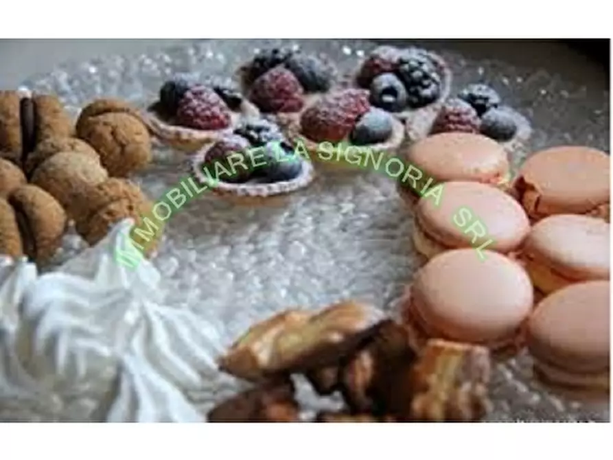 Immagine 21 di Negozio in vendita  a Firenze