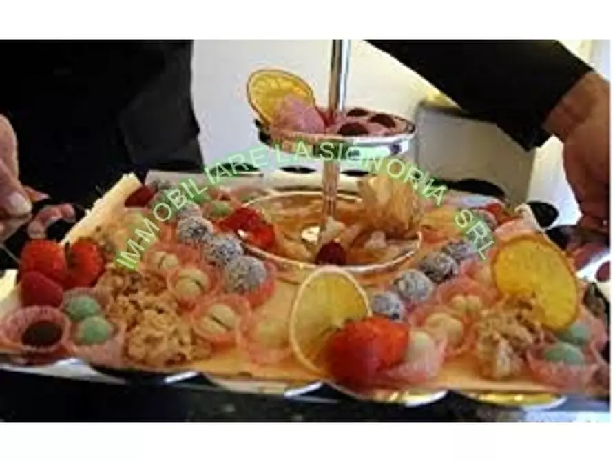 Immagine 22 di Negozio in vendita  a Firenze