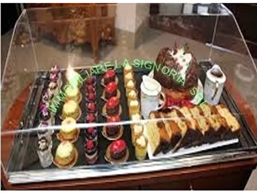 Immagine 23 di Negozio in vendita  a Firenze