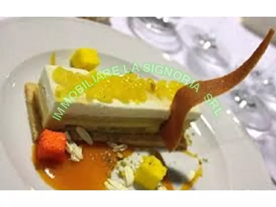 Immagine 26 di Negozio in vendita  a Firenze