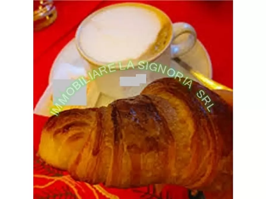 Immagine 28 di Negozio in vendita  a Firenze