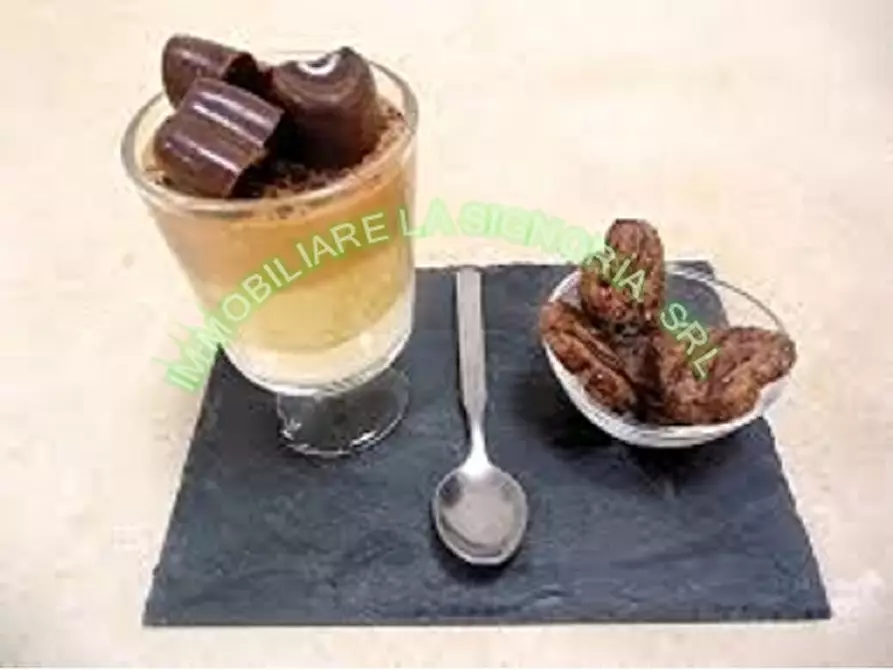 Immagine 29 di Negozio in vendita  a Firenze