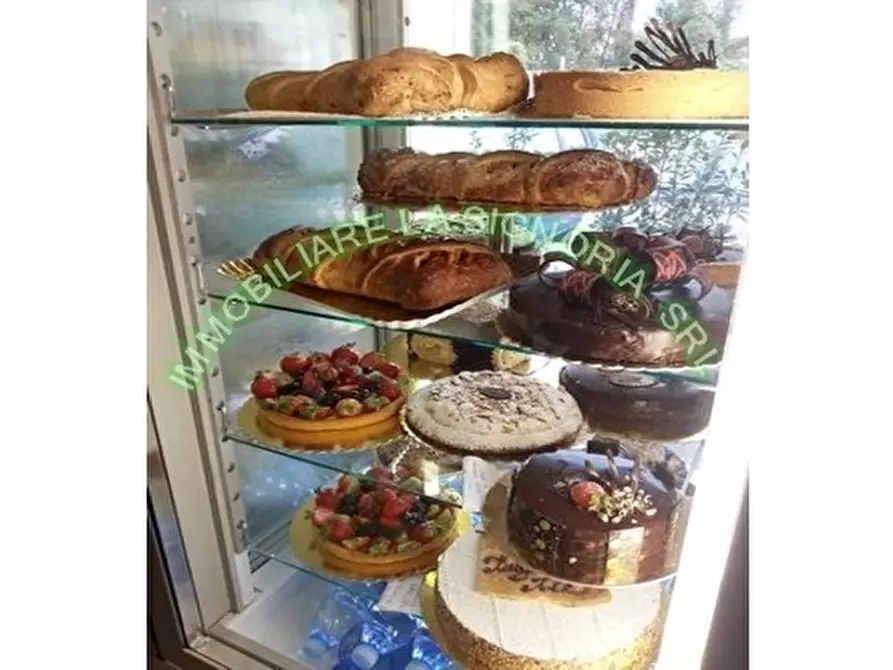 Immagine 30 di Negozio in vendita  a Firenze