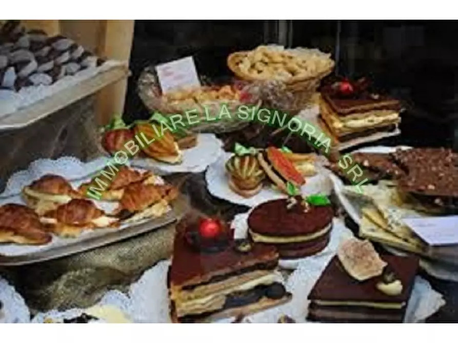 Immagine 32 di Negozio in vendita  a Firenze