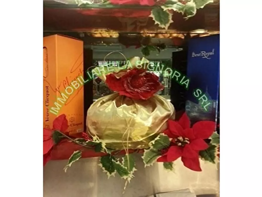 Immagine 34 di Negozio in vendita  a Firenze