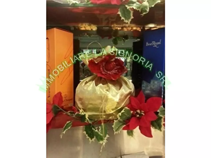 Immagine 2 di Negozio in vendita  a Sesto Fiorentino