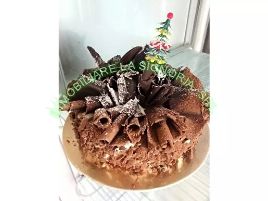 Immagine 3 di Negozio in vendita  a Sesto Fiorentino