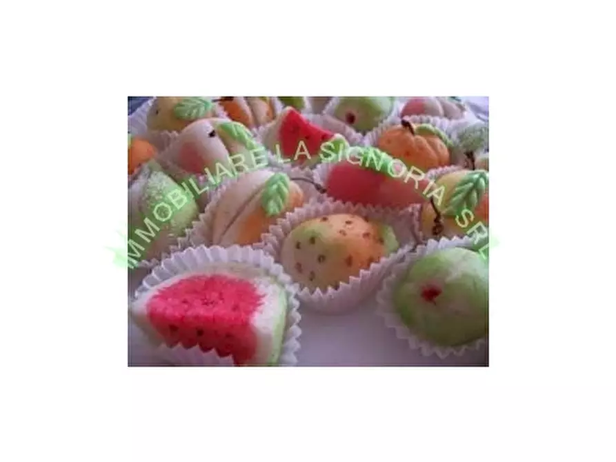 Immagine 8 di Negozio in vendita  a Sesto Fiorentino