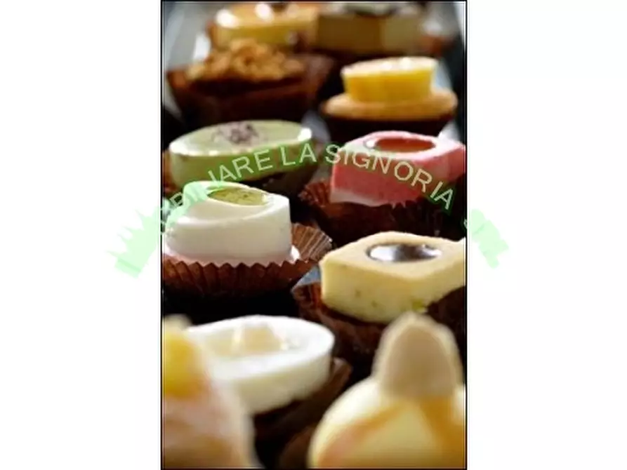 Immagine 12 di Negozio in vendita  a Sesto Fiorentino