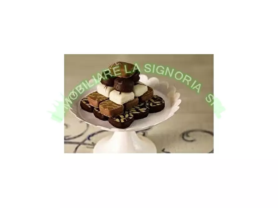 Immagine 15 di Negozio in vendita  a Sesto Fiorentino