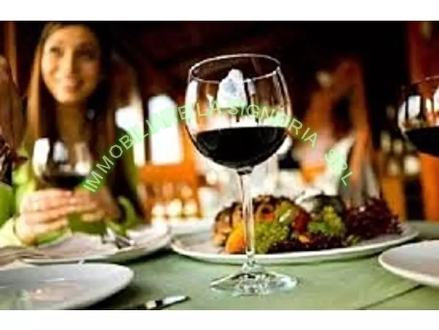 Immagine 9 di Negozio in vendita  a Firenze