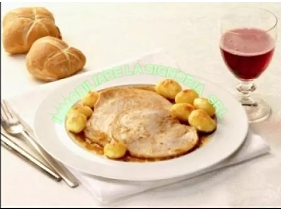 Immagine 13 di Negozio in vendita  a Firenze