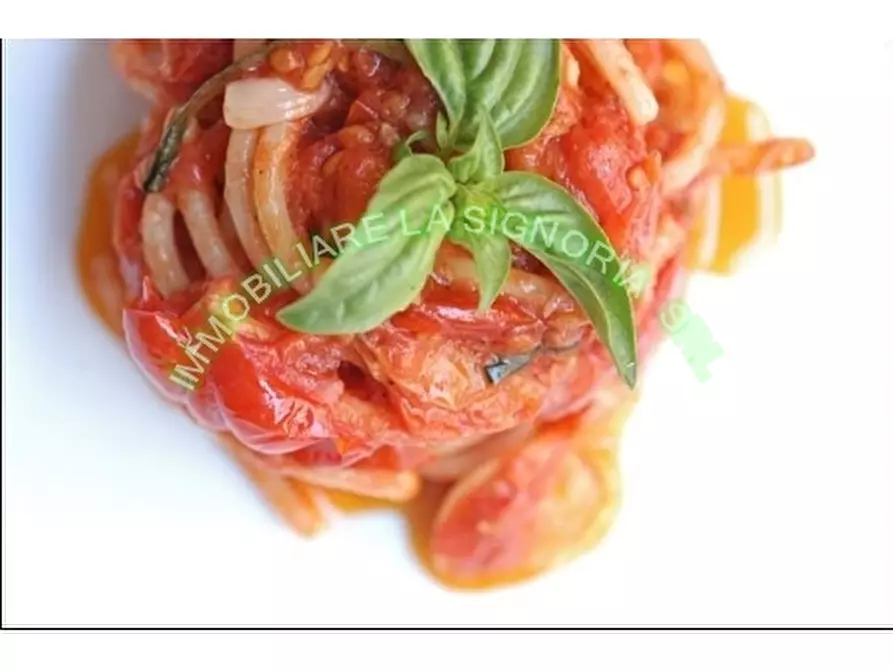 Immagine 15 di Negozio in vendita  a Firenze