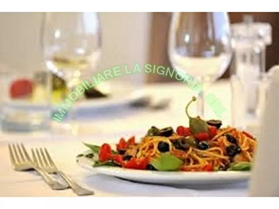 Immagine 19 di Negozio in vendita  a Firenze