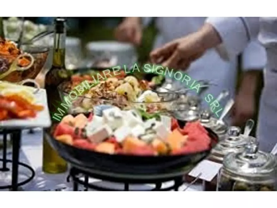 Immagine 20 di Negozio in vendita  a Firenze