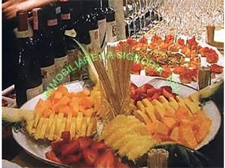 Immagine 5 di Negozio in vendita  a Firenze